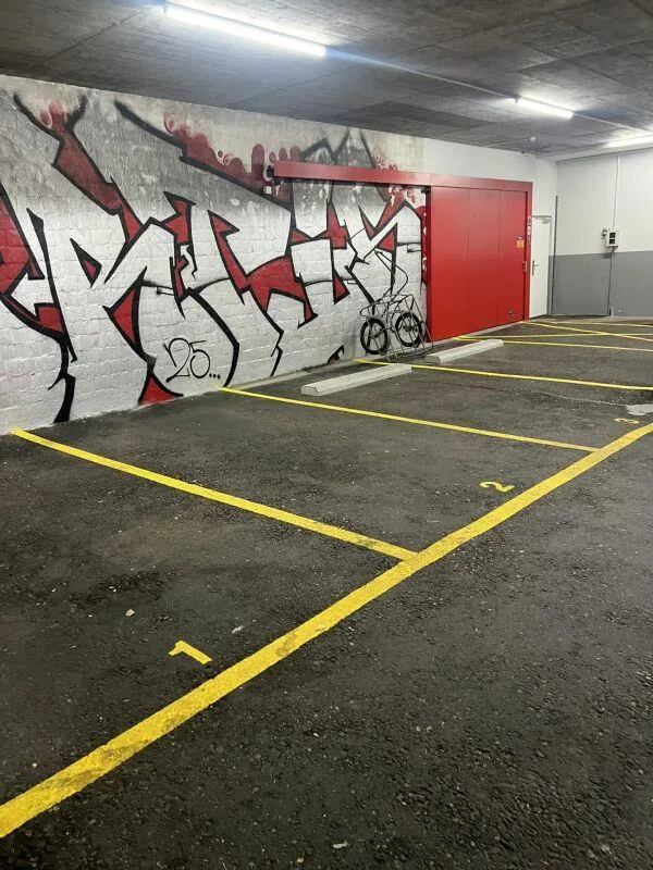 Einstellhallenplatz zu vermieten