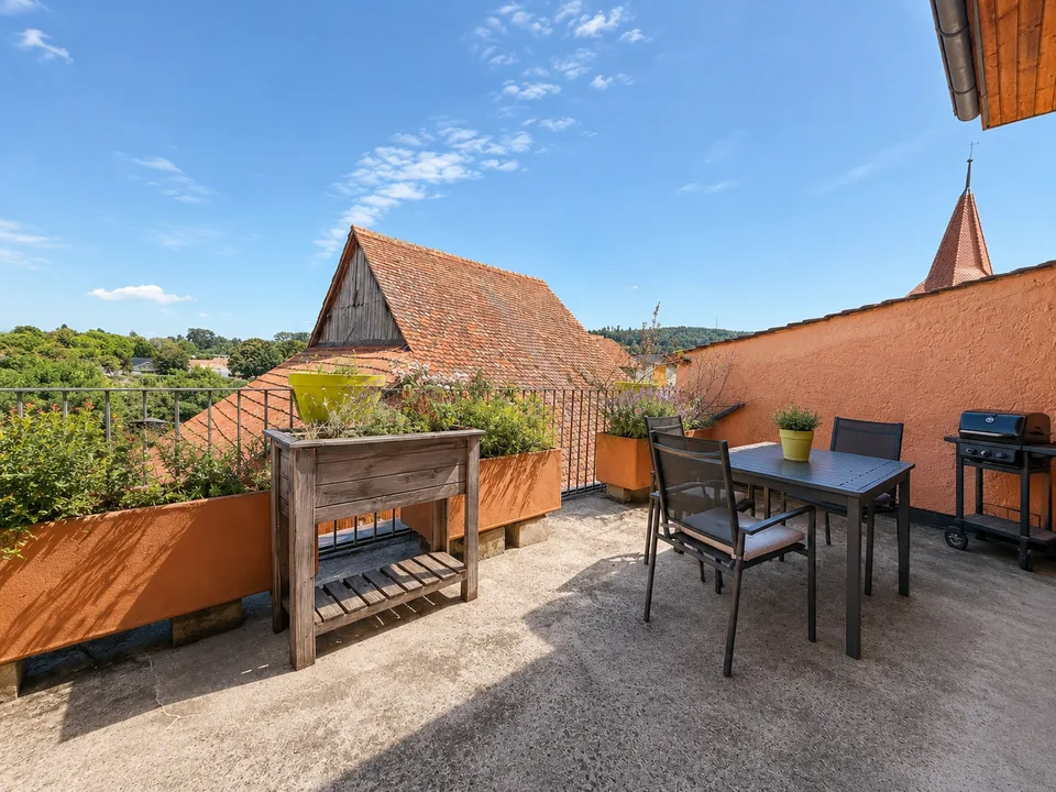 Schönes Duplex mit Terrasse und Kamin im Herzen von Bourg du Landeron