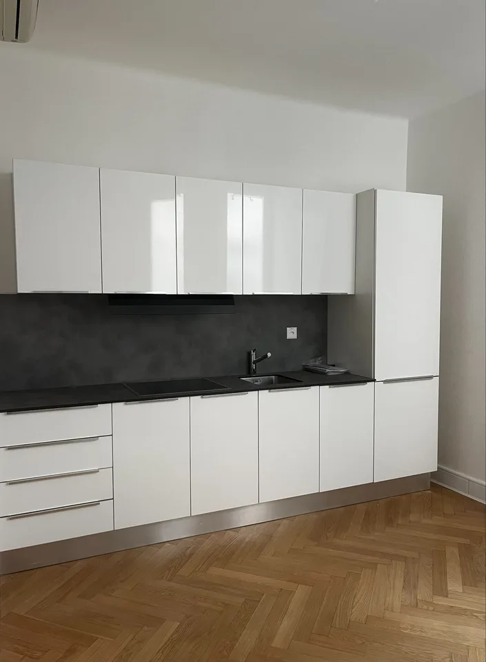 Büro mit Charme, gerade renoviert, im Palazzo Gargantini