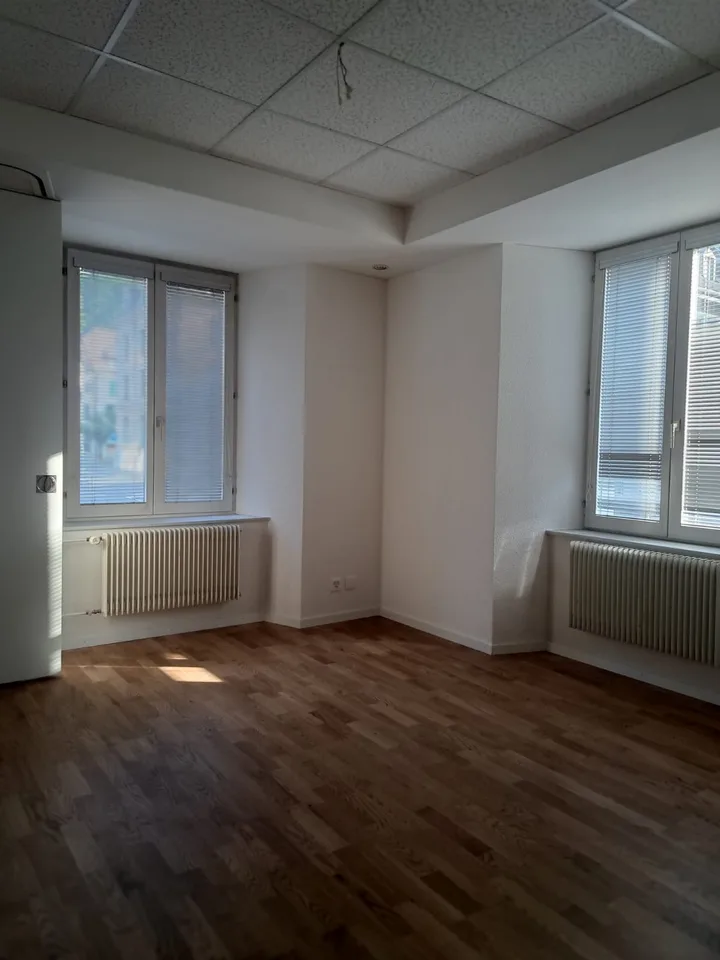 Schönes 4-Zimmer-Apartment im erhöhten Erdgeschoss in Le Locle