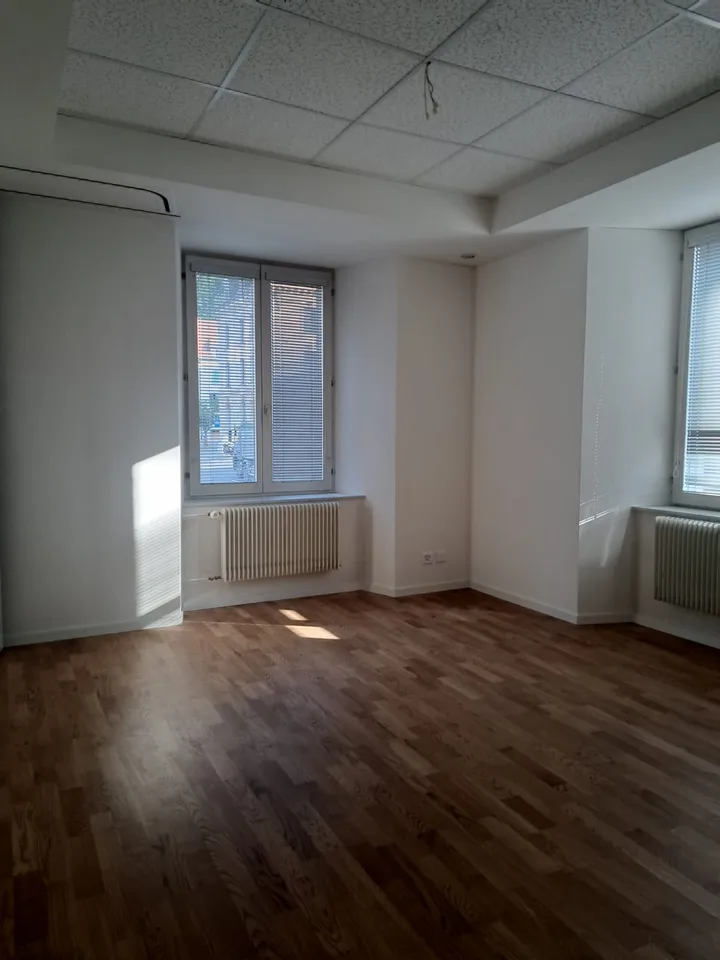 Schönes 4-Zimmer-Apartment im erhöhten Erdgeschoss in Le Locle