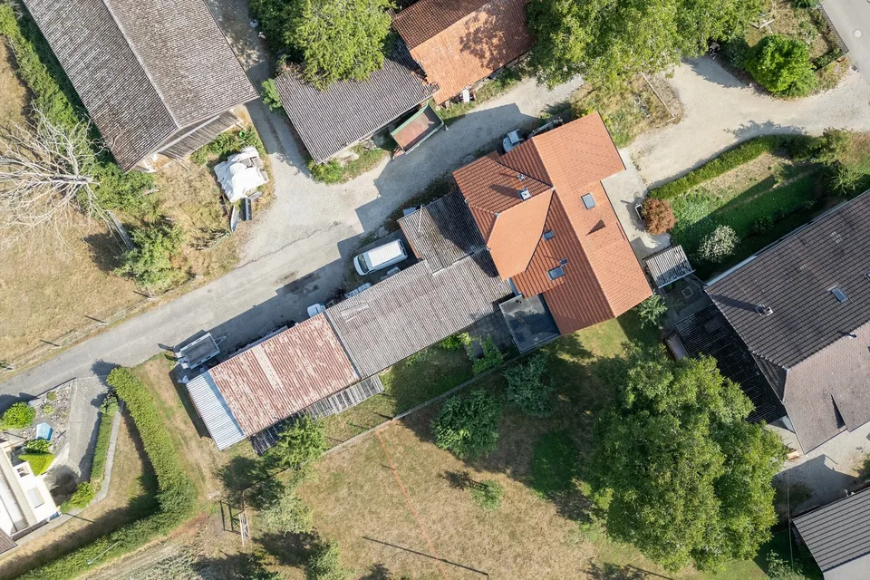 House with large commercial space and great development potential