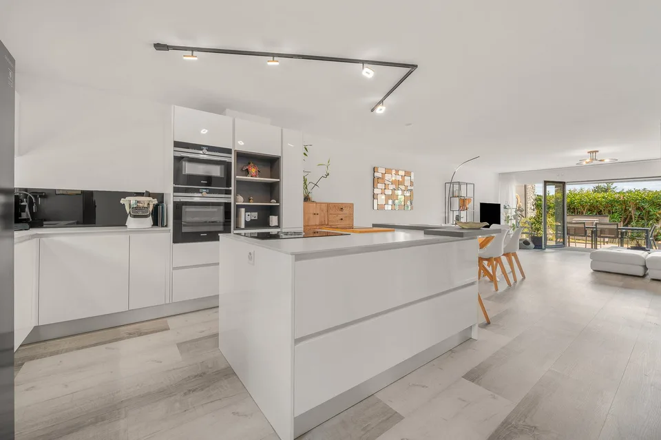 Beautiful semi-detached house with 5.5 rooms - Located 5 minutes walk from amenities and transport