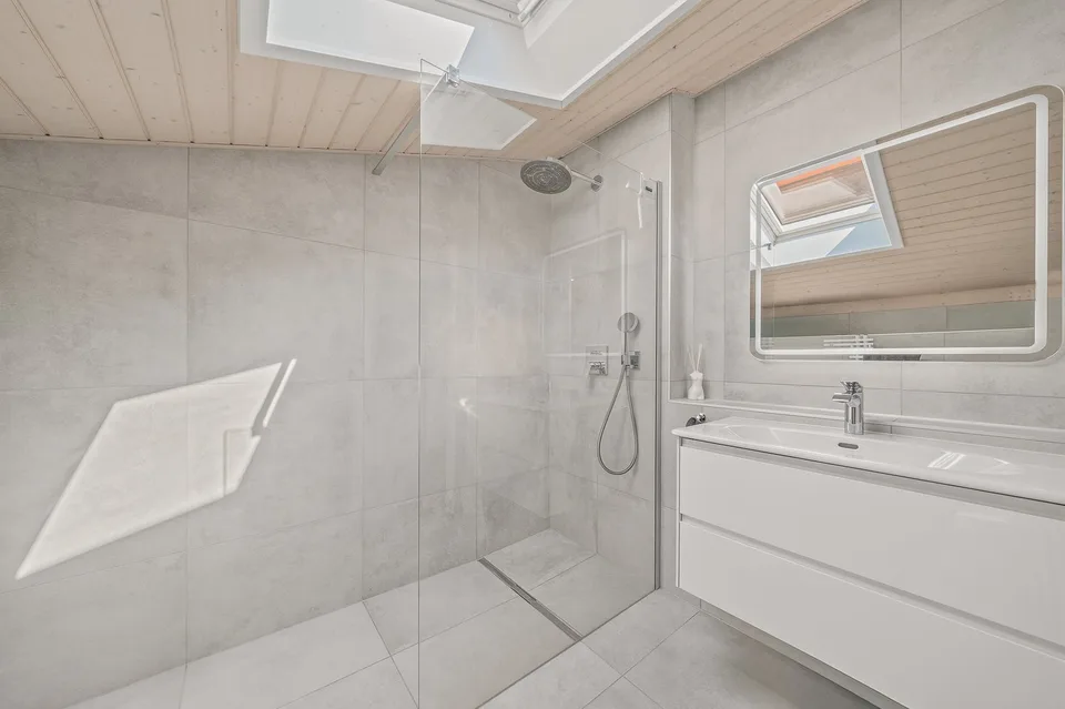 Beautiful semi-detached house with 5.5 rooms - Located 5 minutes walk from amenities and transport