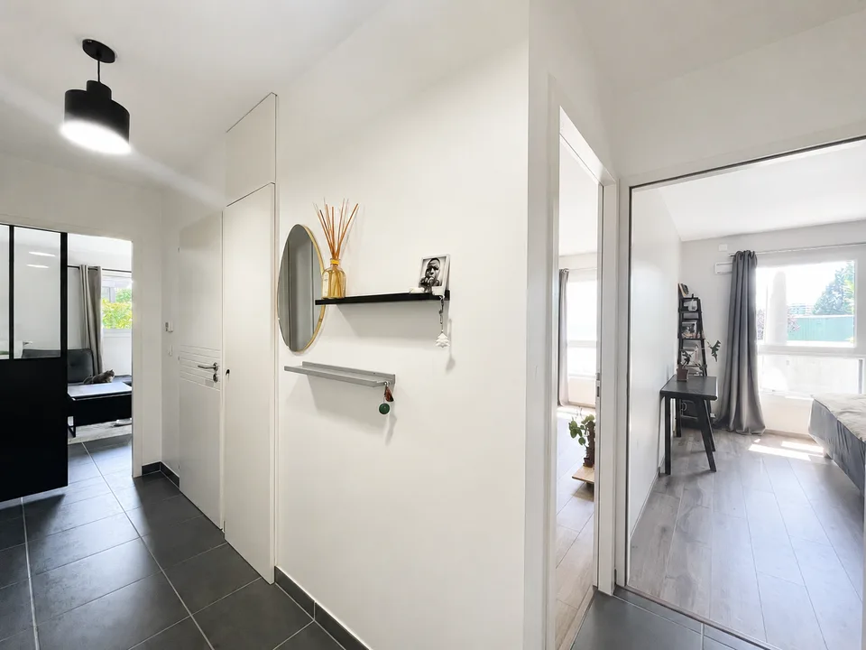 T3 of high standard with terrace and double garage