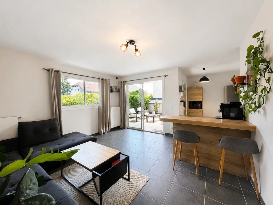 T3 of high standard with terrace and double garage