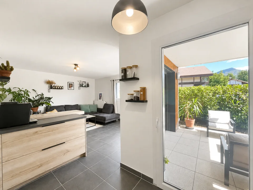 T3 of high standard with terrace and double garage