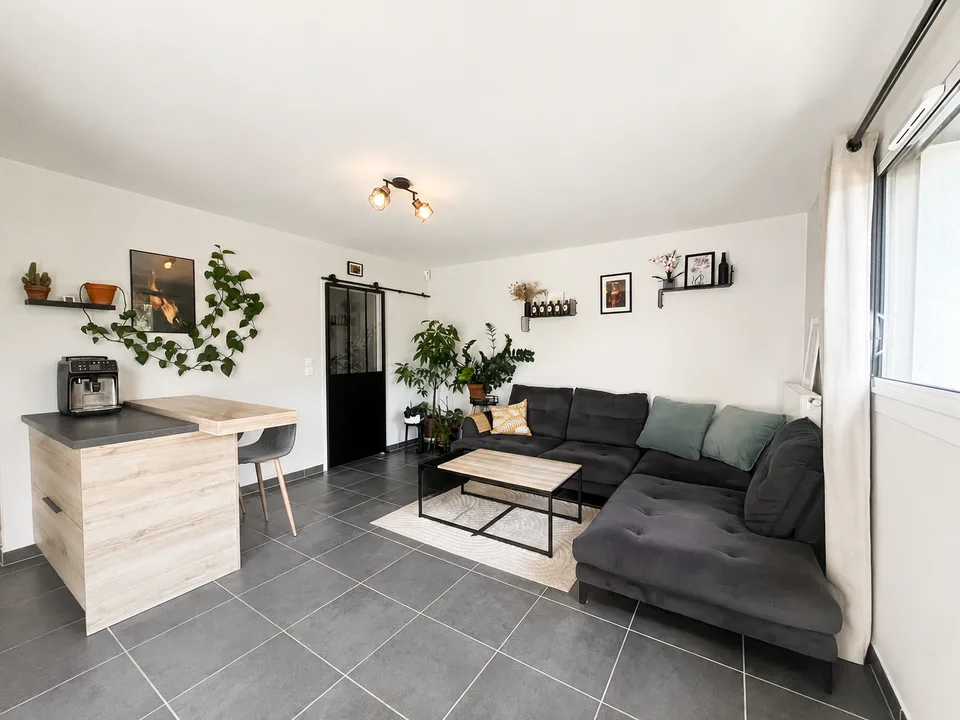 T3 of high standard with terrace and double garage