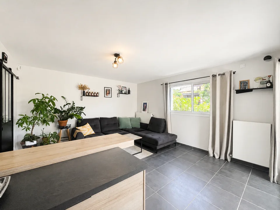 T3 of high standard with terrace and double garage
