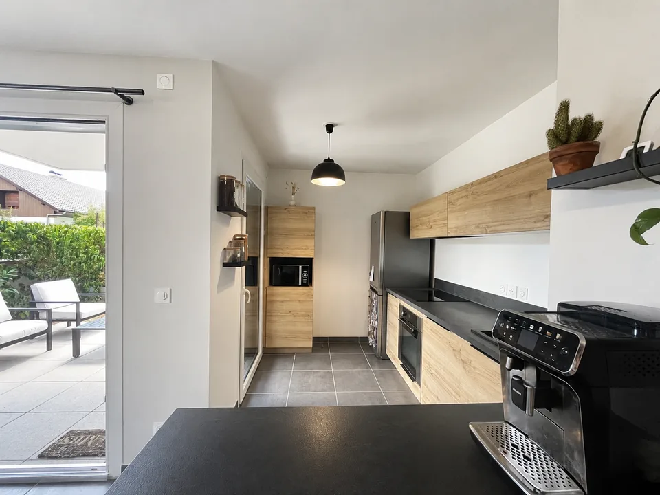 T3 of high standard with terrace and double garage