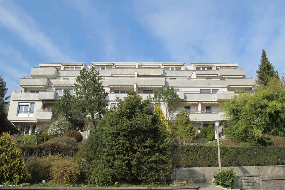 Renovierte 1.5-Zimmer-Wohnung mit Gartensitzplatz an zentraler Lage