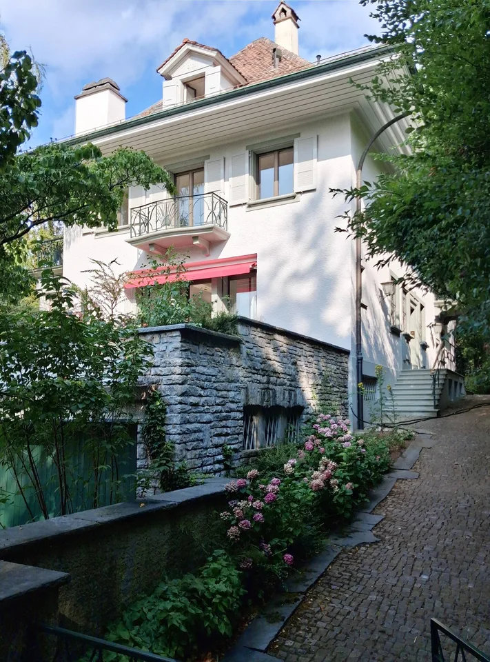5.5-Zimmer in herrschaftlichem Haus mit grossem Balkon