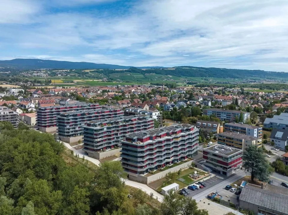 GLAND - ARCADE COMMERCIALE NEUVE - IDÉALEMENT SITUÉE