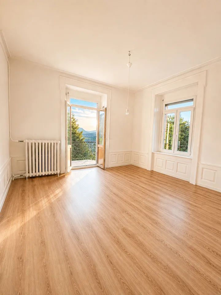 Con balcone e vista sul lago in una villa ristrutturata