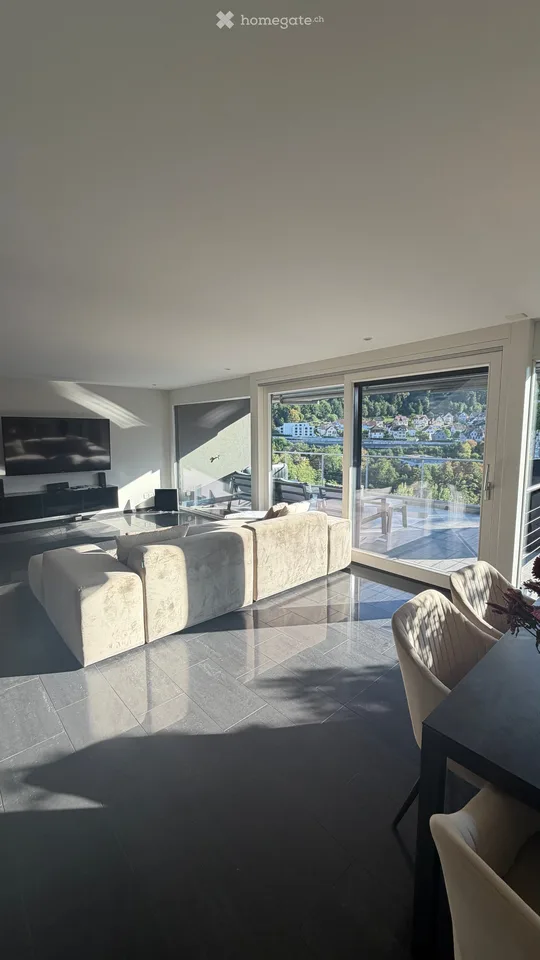 Helle 4.5-Zimmer-Terrassenwohnung mit Panoramablick bei Baden AG