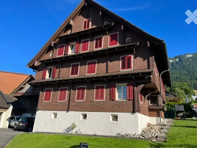 Charmante 4.5-Zimmer-Wohnung mit Balkon und See/Bergblick in Buochs