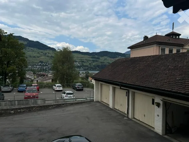 Charmant appartement 4.5 pièces avec balcon et vue sur le lac/montagnes à Buochs