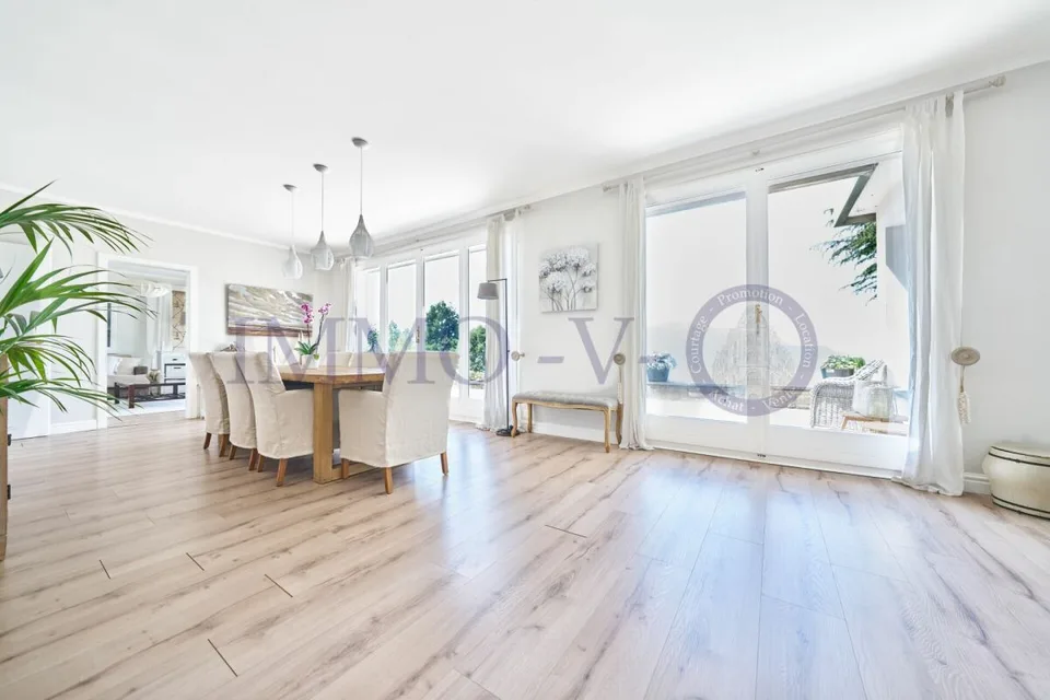 PRESTIGE MIT POOL UND PANORAMISCHER AUSSICHT - MÖBLIERT