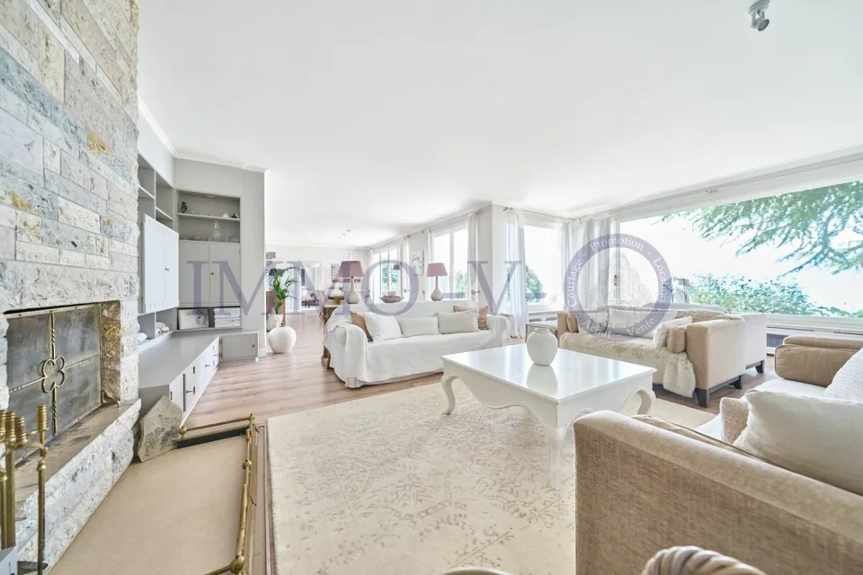PRESTIGE MIT POOL UND PANORAMISCHER AUSSICHT - MÖBLIERT