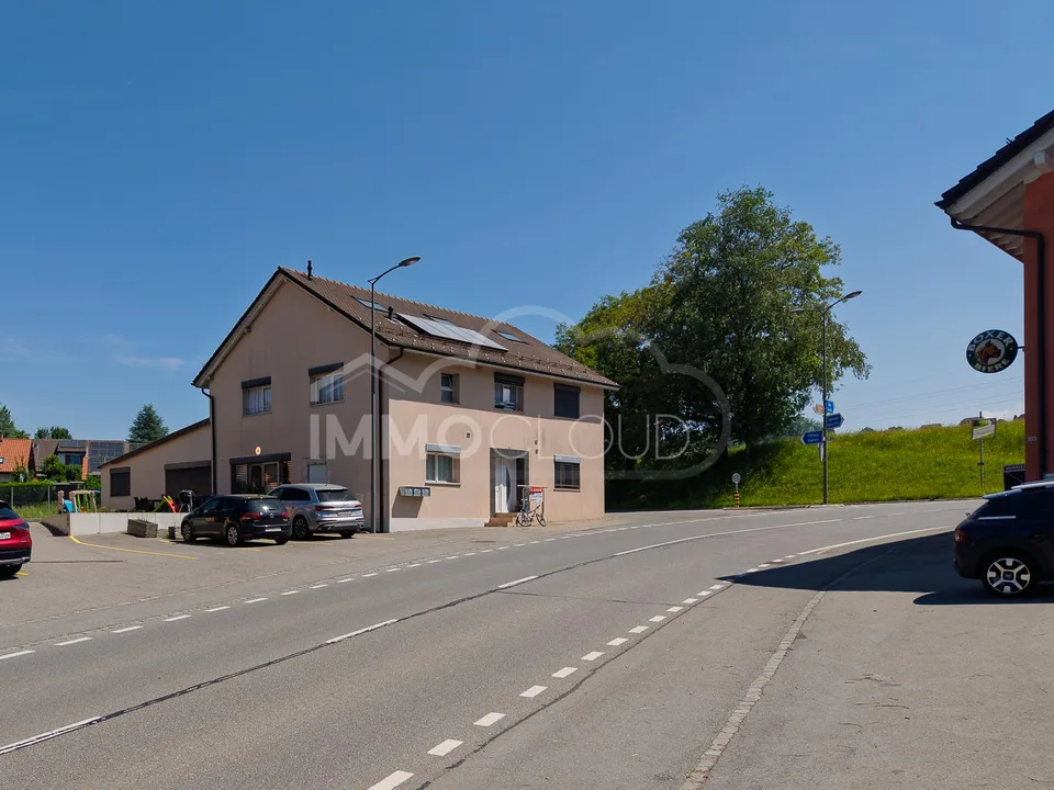 Renoviertes Mietshaus mit Entwicklungspotenzial