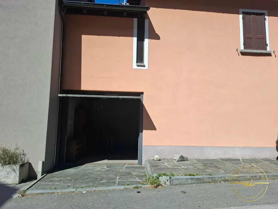 CASA UNIFAMILIARE IN POSIZIONE MERAVIGLIOSA A OSOGNA