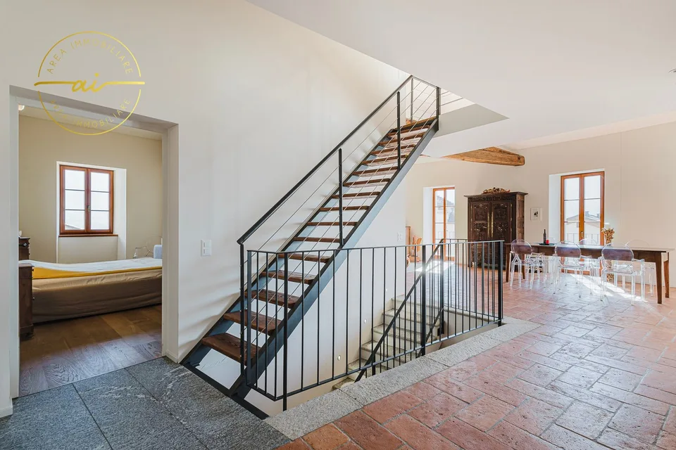 Bâtiment historique prestigieux avec trois unités résidentielles indépendantes au cœur de Vico Morcote