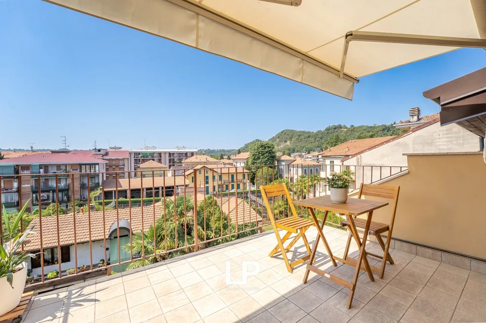 Attic apartment with terrace in Arona