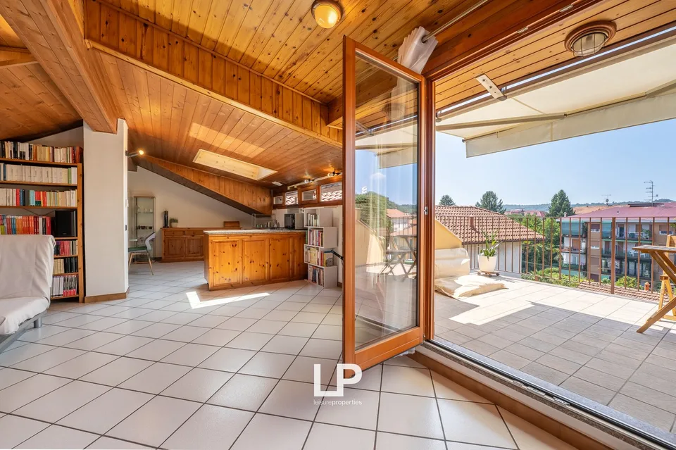 Attic apartment with terrace in Arona