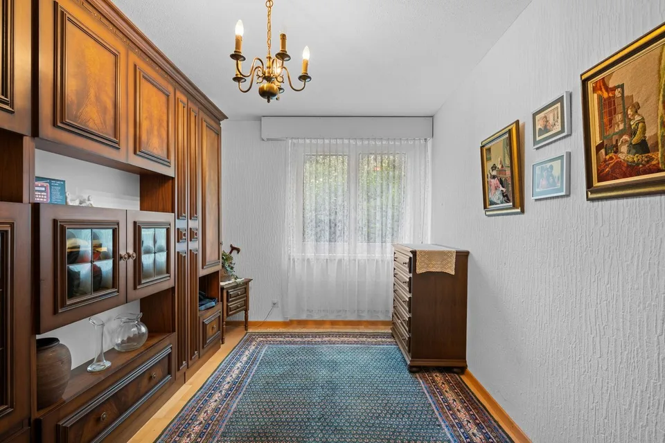 Ruhig gelegene 4.5-Zimmerwohnung mit 3 Nebenräumen und Sanierungspotenzial