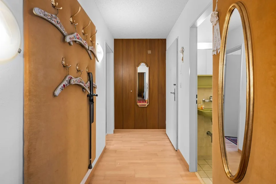 Ruhig gelegene 4.5-Zimmerwohnung mit 3 Nebenräumen und Sanierungspotenzial