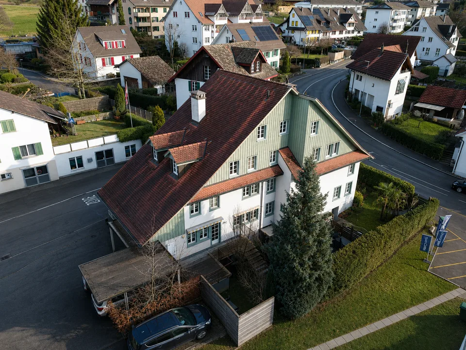 Casa d'angolo unica di 6½ locali ad Affoltern a. A.