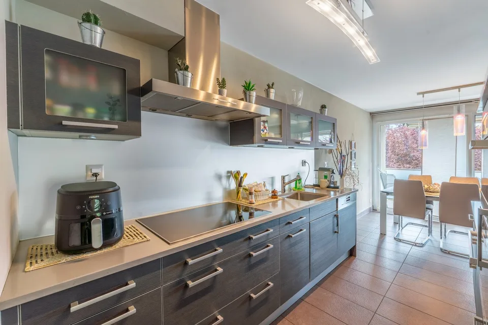 Schönes 4.5-Zimmer-Apartment mit großem Balkon, nur zwei Schritte vom Stadtzentrum entfernt, Rue Saint-Georges