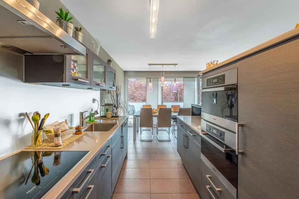 Schönes 4.5-Zimmer-Apartment mit großem Balkon, nur zwei Schritte vom Stadtzentrum entfernt, Rue Saint-Georges