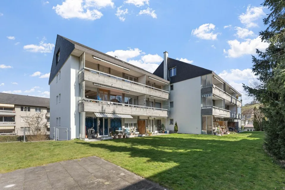 Ampio appartamento di 3.5 locali con balcone in posizione centrale in affitto