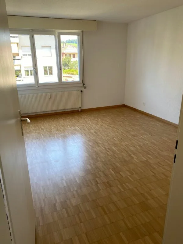 Ampio appartamento di 3.5 locali con balcone in posizione centrale in affitto