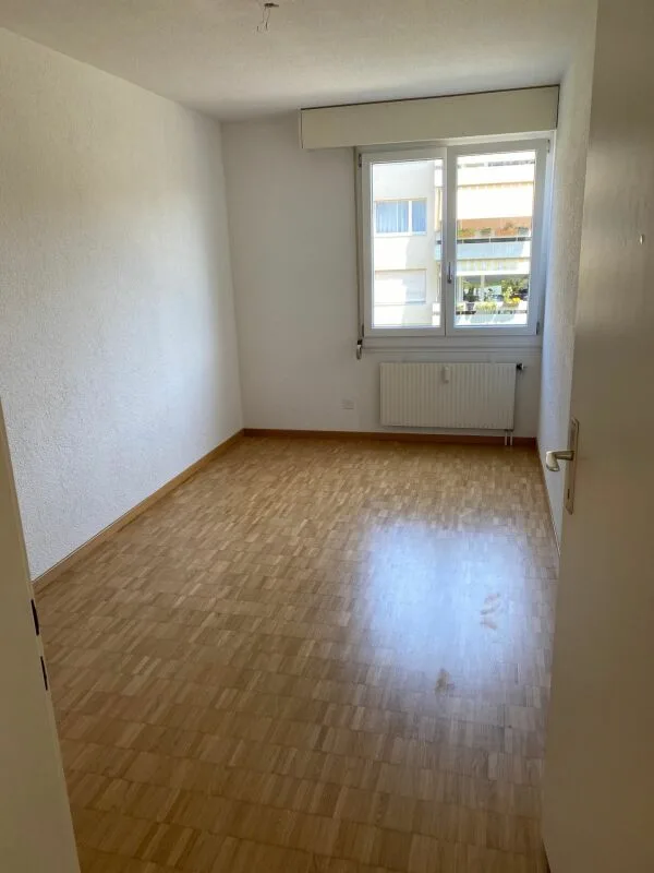 Ampio appartamento di 3.5 locali con balcone in posizione centrale in affitto