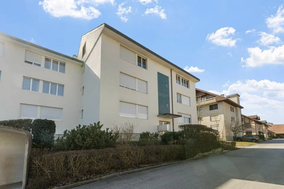 Ampio appartamento di 3.5 locali con balcone in posizione centrale in affitto