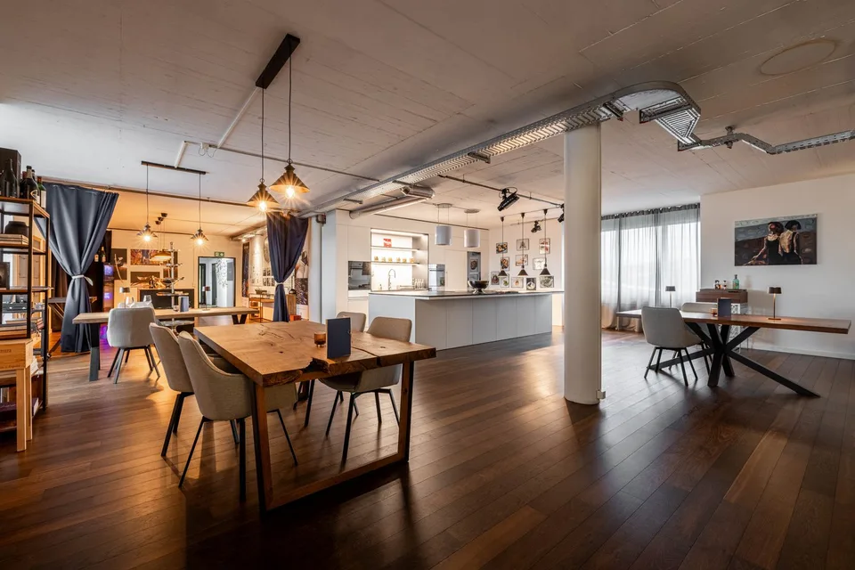 Büro, Austellung, Restaurant, Kita / Gewerbefläche in Cham