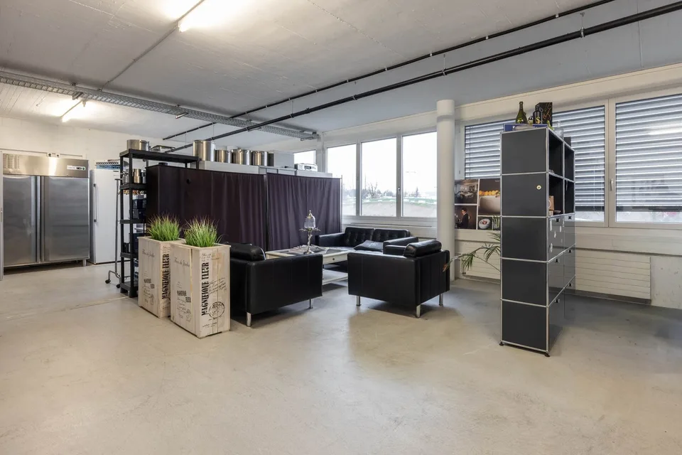 Büro, Austellung, Restaurant, Kita / Gewerbefläche in Cham