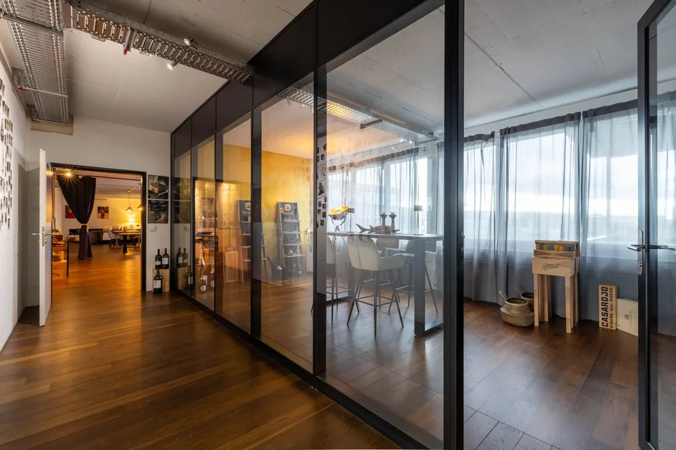 Büro, Austellung, Restaurant, Kita / Gewerbefläche in Cham