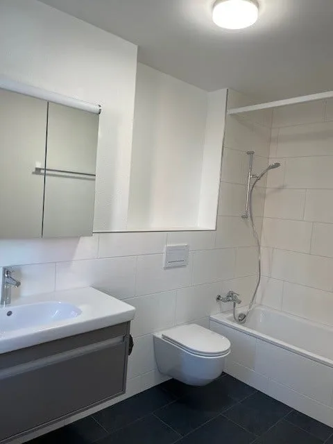 Appartement moderne 3.5 pièces avec balcon à Zürich-Altstetten