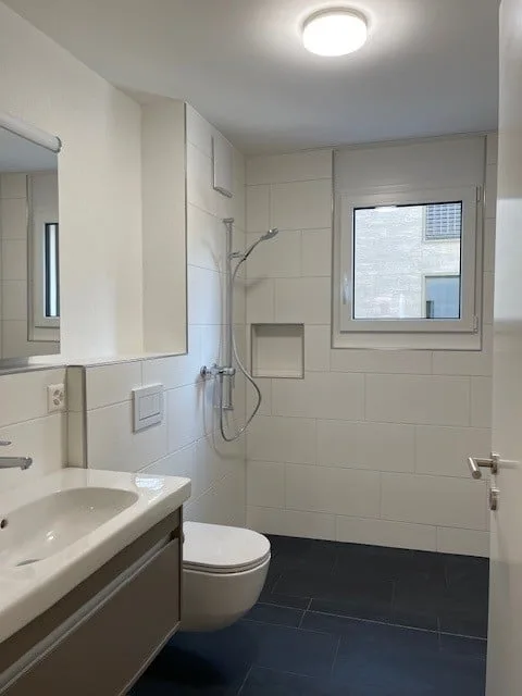 Appartement moderne 3.5 pièces avec balcon à Zürich-Altstetten