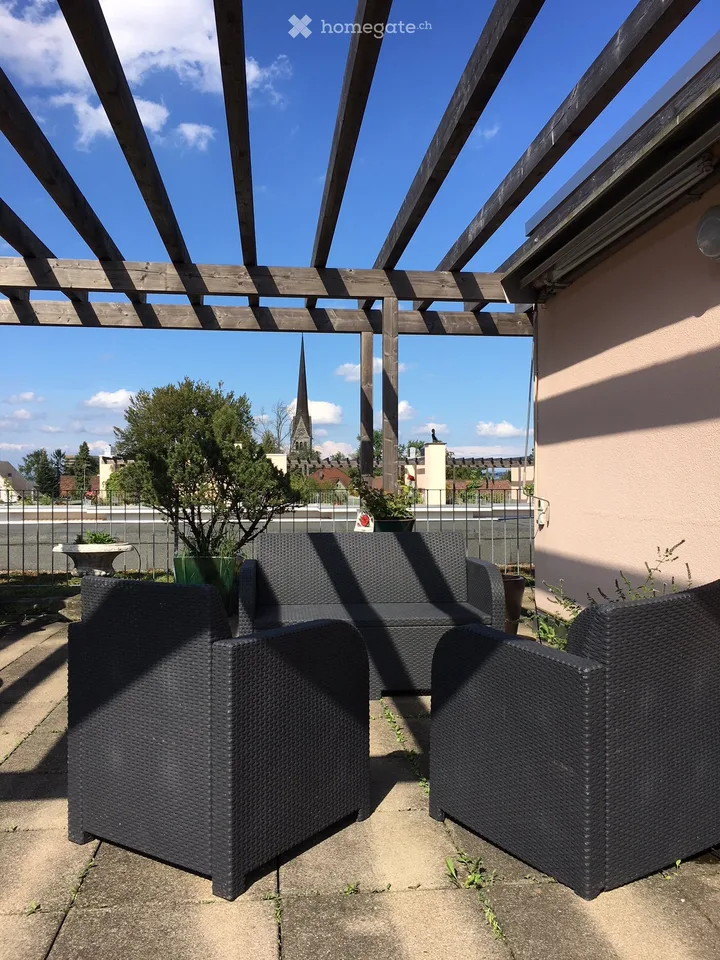 3.5 room apartment, 2nd (top) floor with 51 m² rooftop terrace and parking space