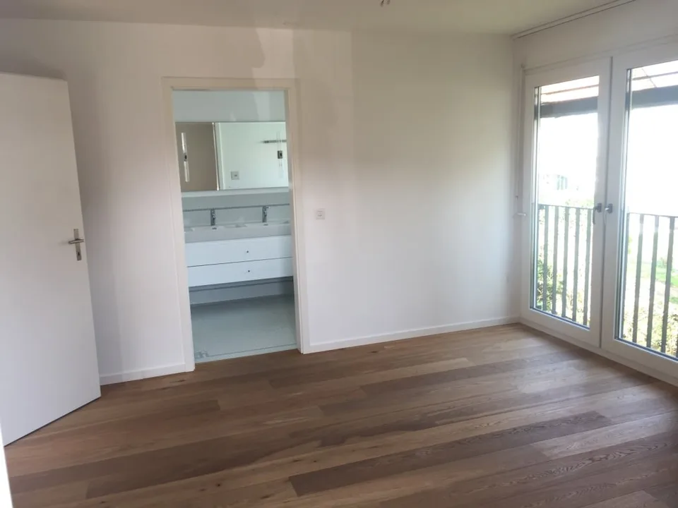Schöne moderne Wohnung mit Garten im Zentrum von Magden