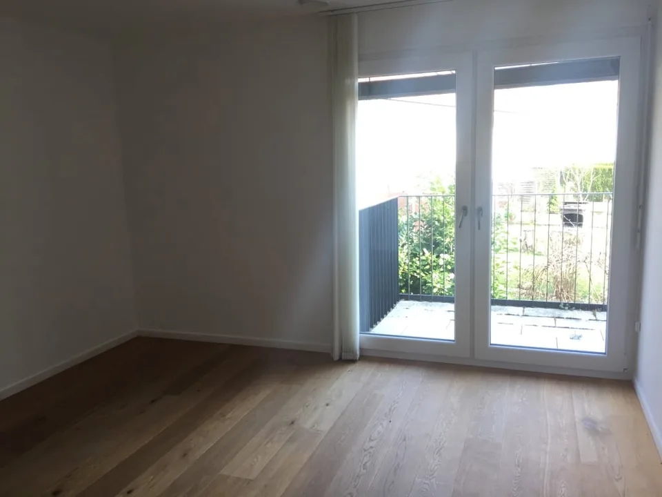 Schöne moderne Wohnung mit Garten im Zentrum von Magden