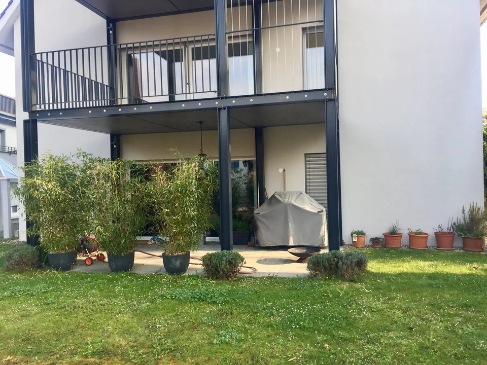 Schöne moderne Wohnung mit Garten im Zentrum von Magden