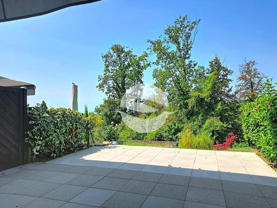 Charmante villa avec jardin et belle vue dégagée