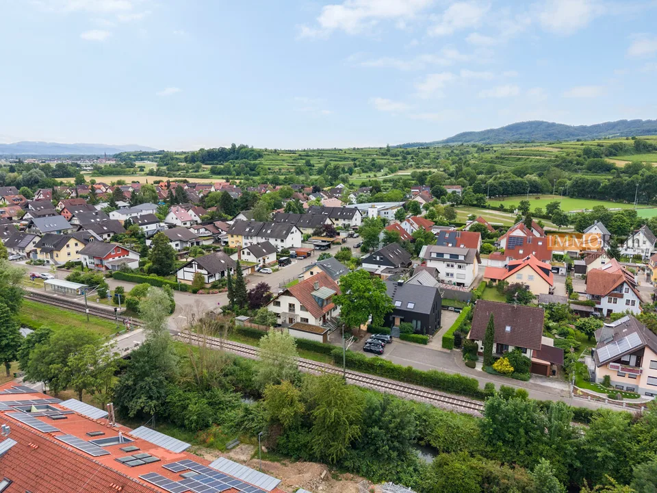 IMMORath.de - Doppelhaushälfte mit Einliegerwohnung und Garage