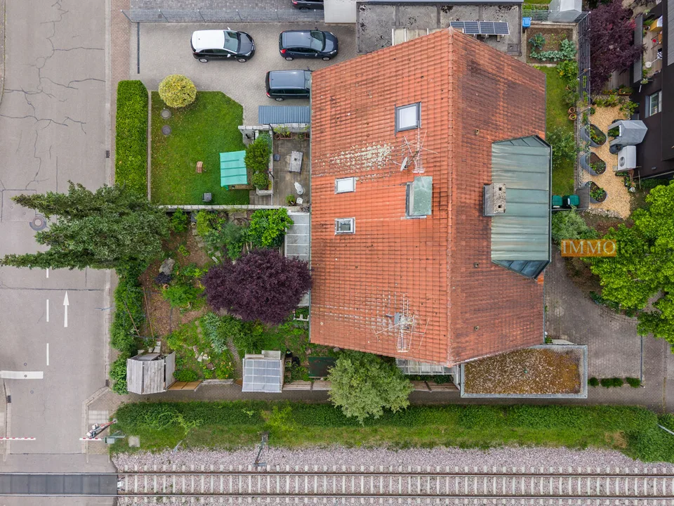 IMMORath.de - Doppelhaushälfte mit Einliegerwohnung und Garage