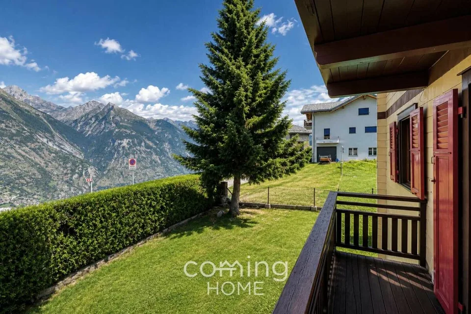 Appartement ensoleillé de 4,5 pièces avec vue panoramique sur les montagnes à Eischoll